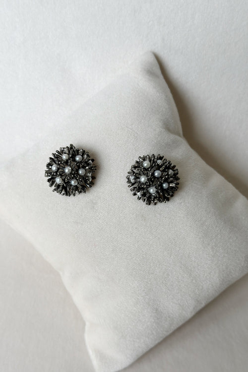 Figmenterie Sunshine mini pearl studs