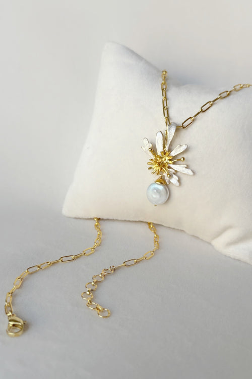 Figmenterie Flowerburst pearl Drop pendant