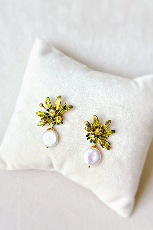 Figmenterie Flowerburst Pearl Drop Studs