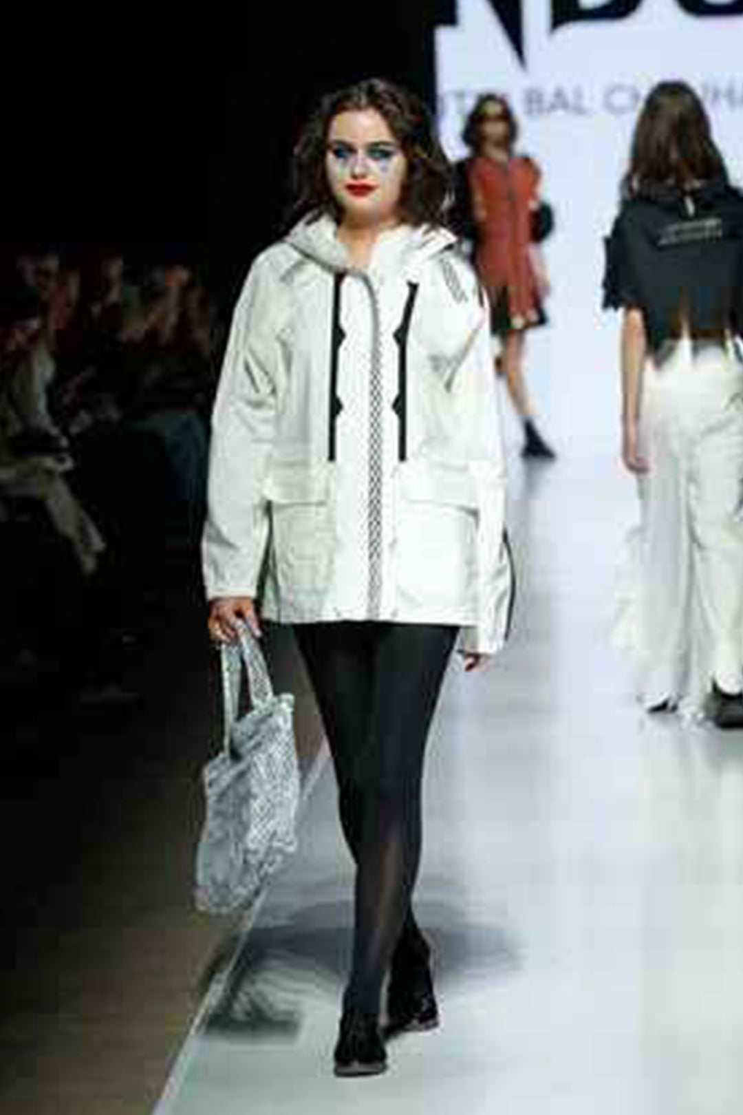 NBC WHITE JACKET(SS-25-58)