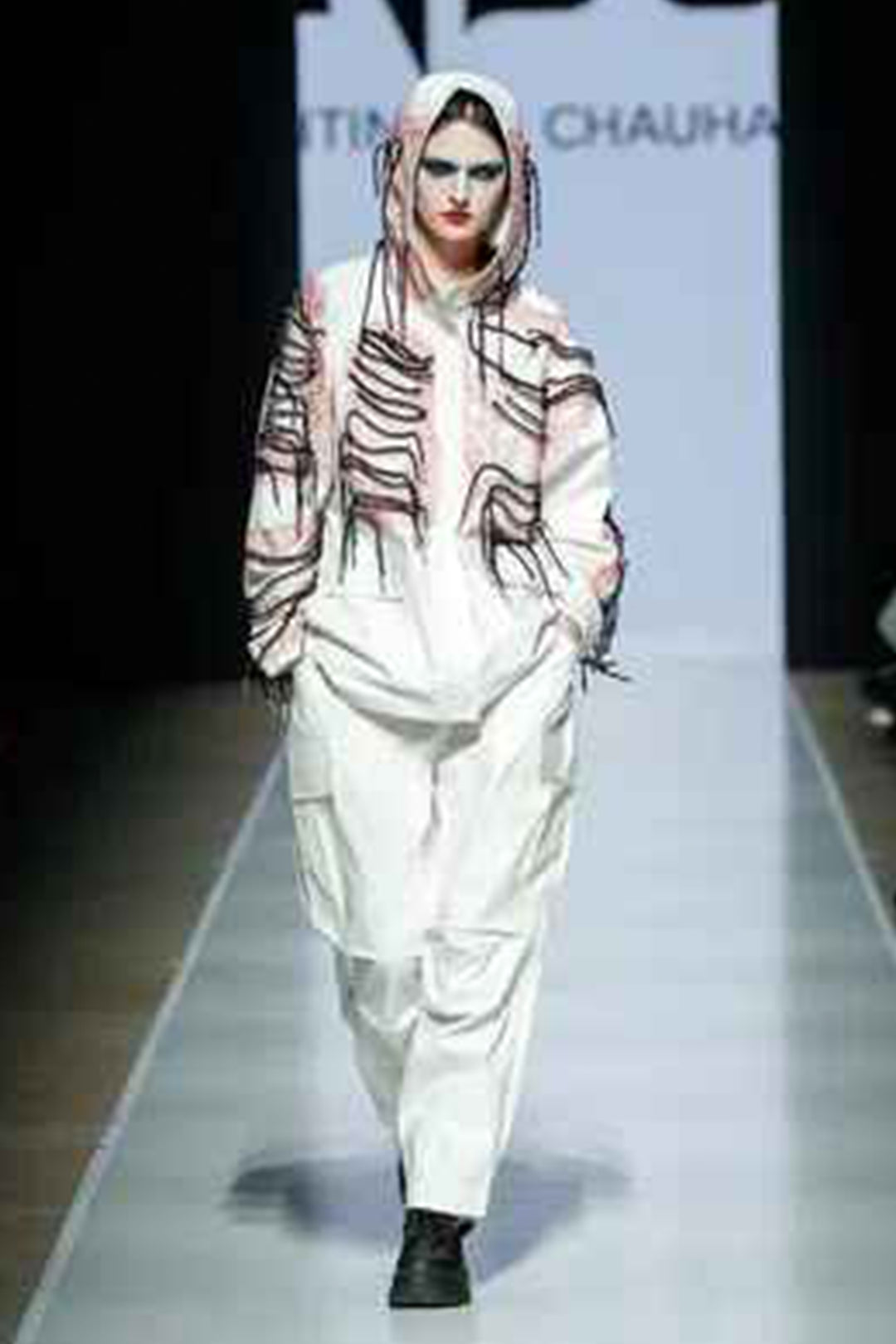 NBC WHITE HOODIE(SS-25-37)