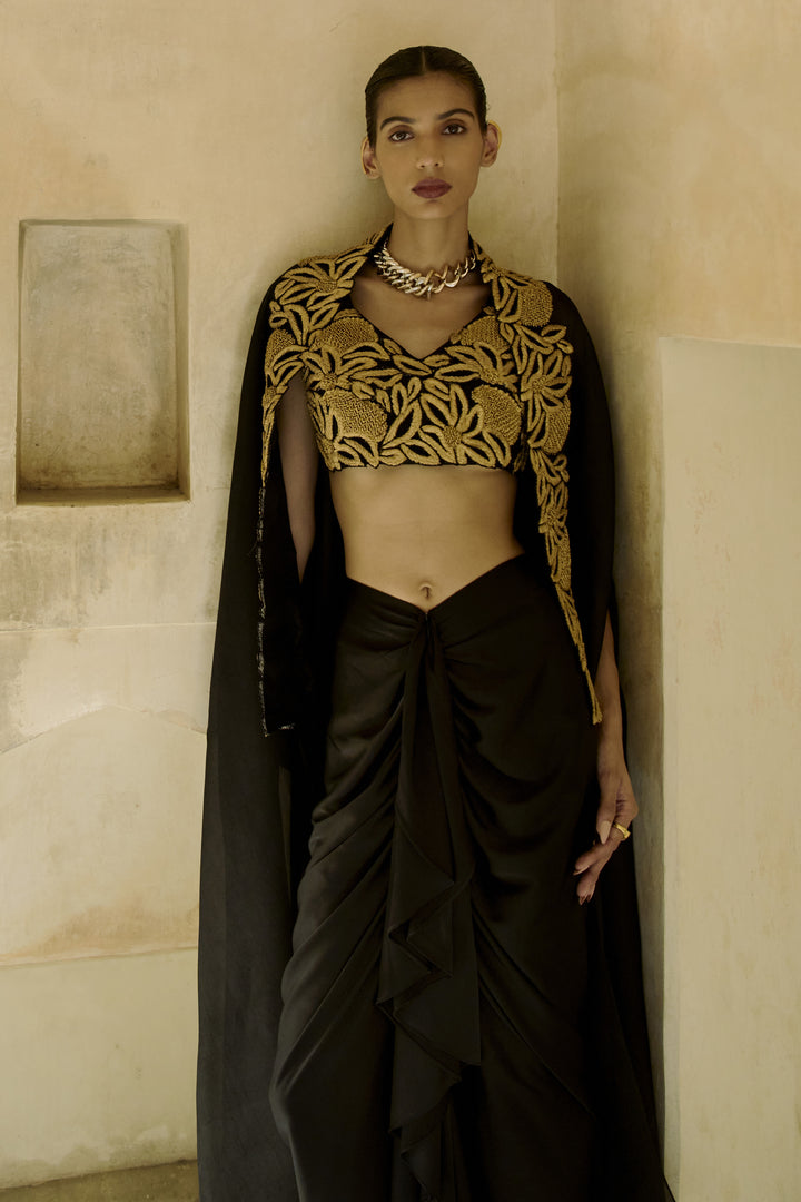 NOIRA CAPE SET 