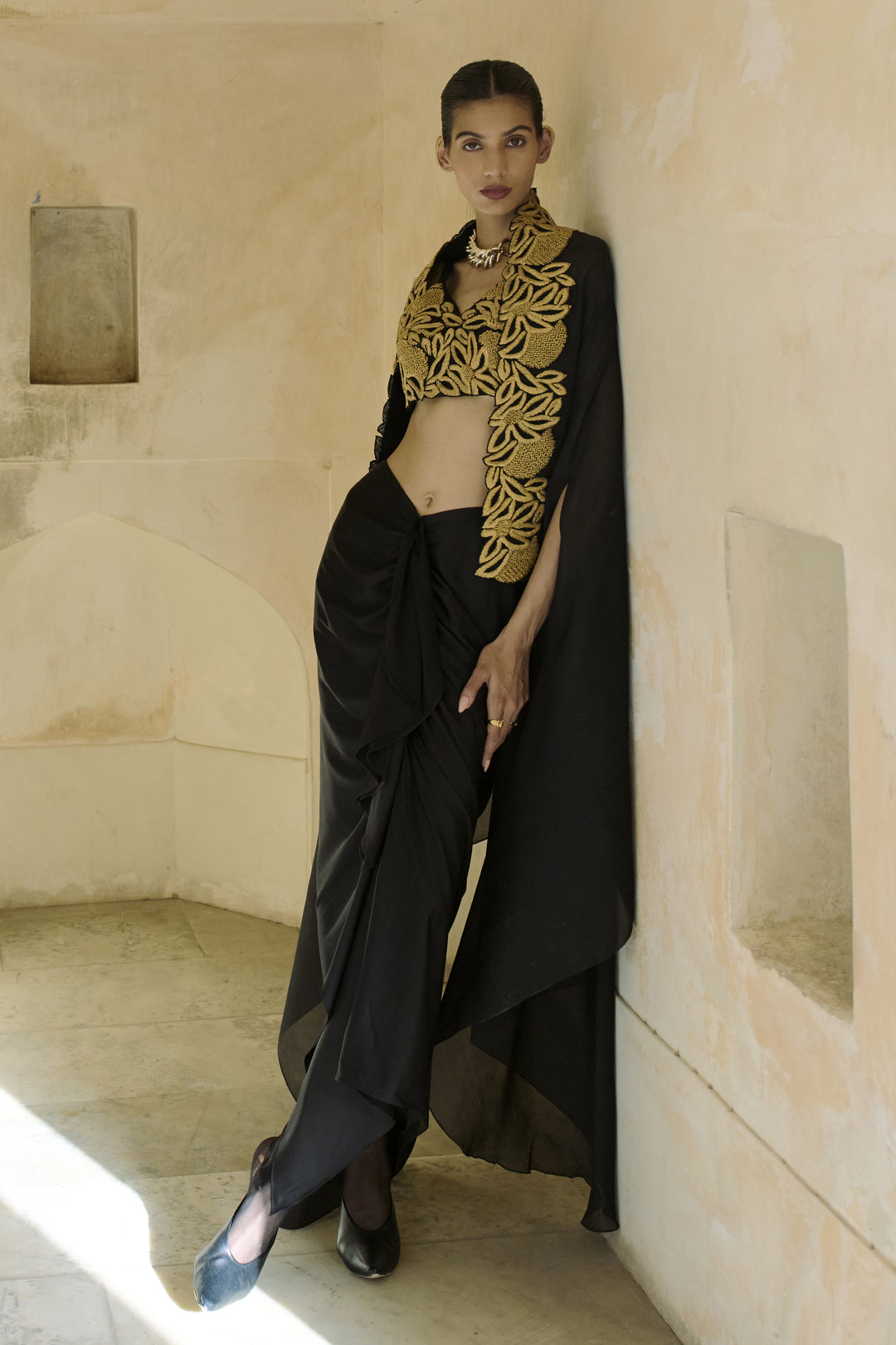 NOIRA CAPE SET 