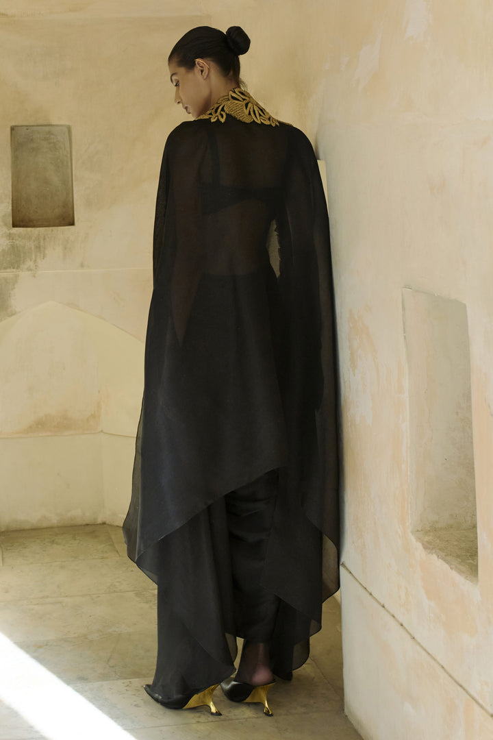 NOIRA CAPE SET 