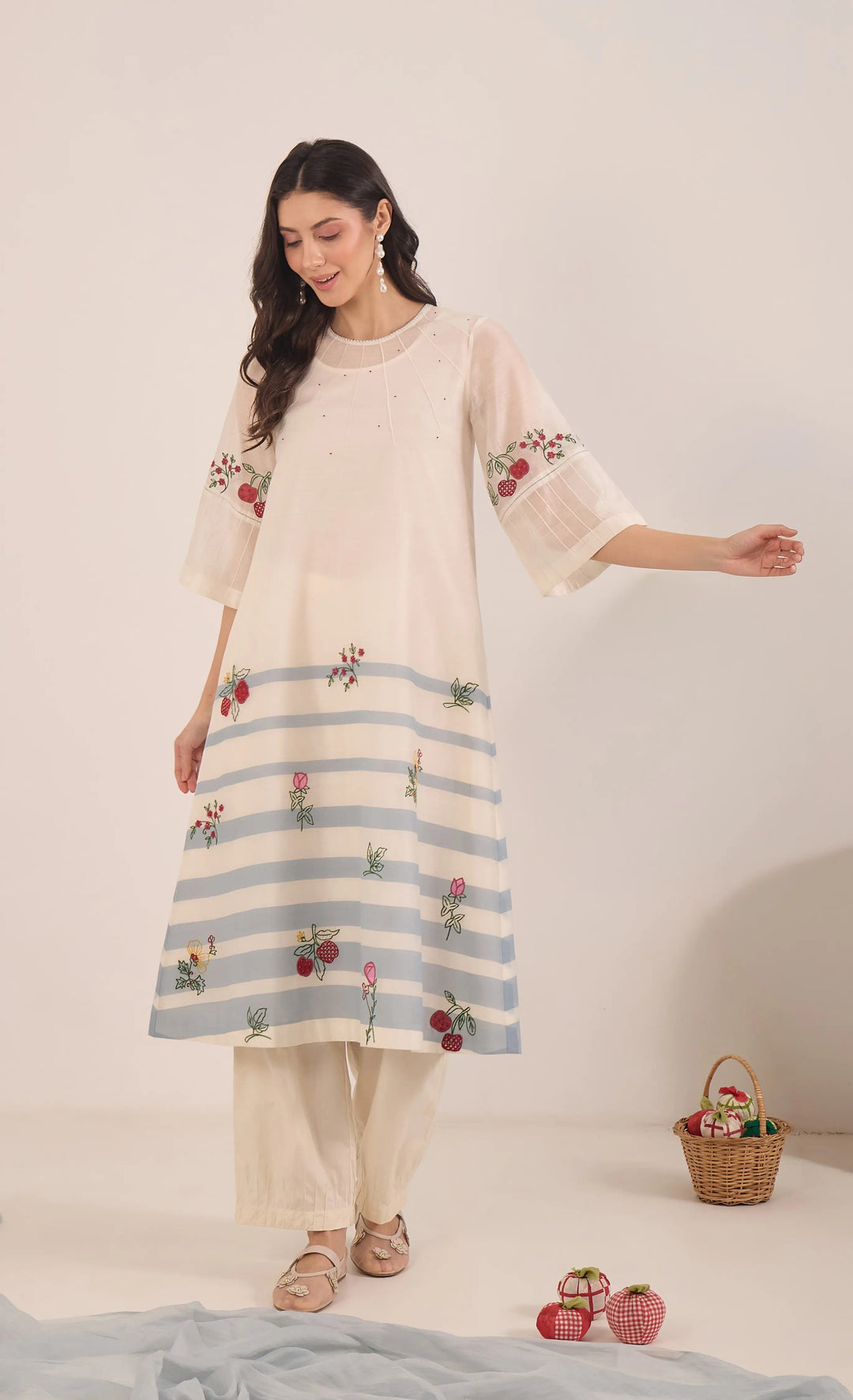 Chinar: Chanderi Floral Embroidered Stripe Kurta Set - Ivory