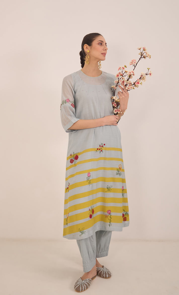 Chinar: Chanderi Floral Embroidery With Stripes Kurta Set - Powder Blue