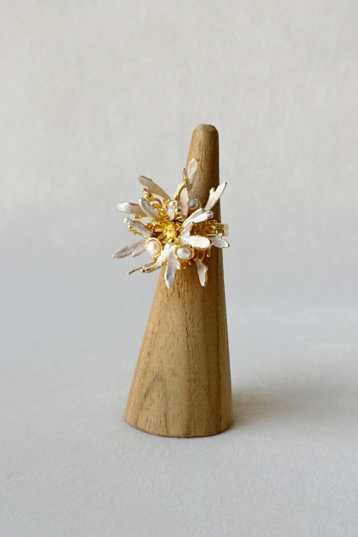 Figmenterie Flowerburst Ring