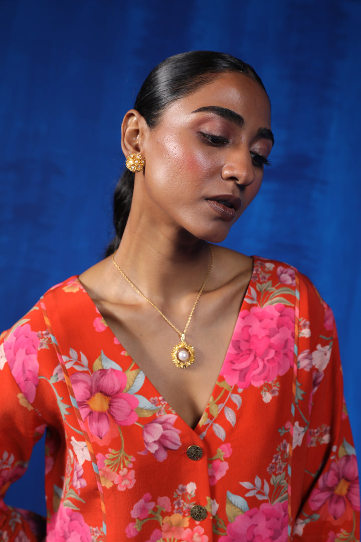 Figmenterie Sunshine mini pearl studs