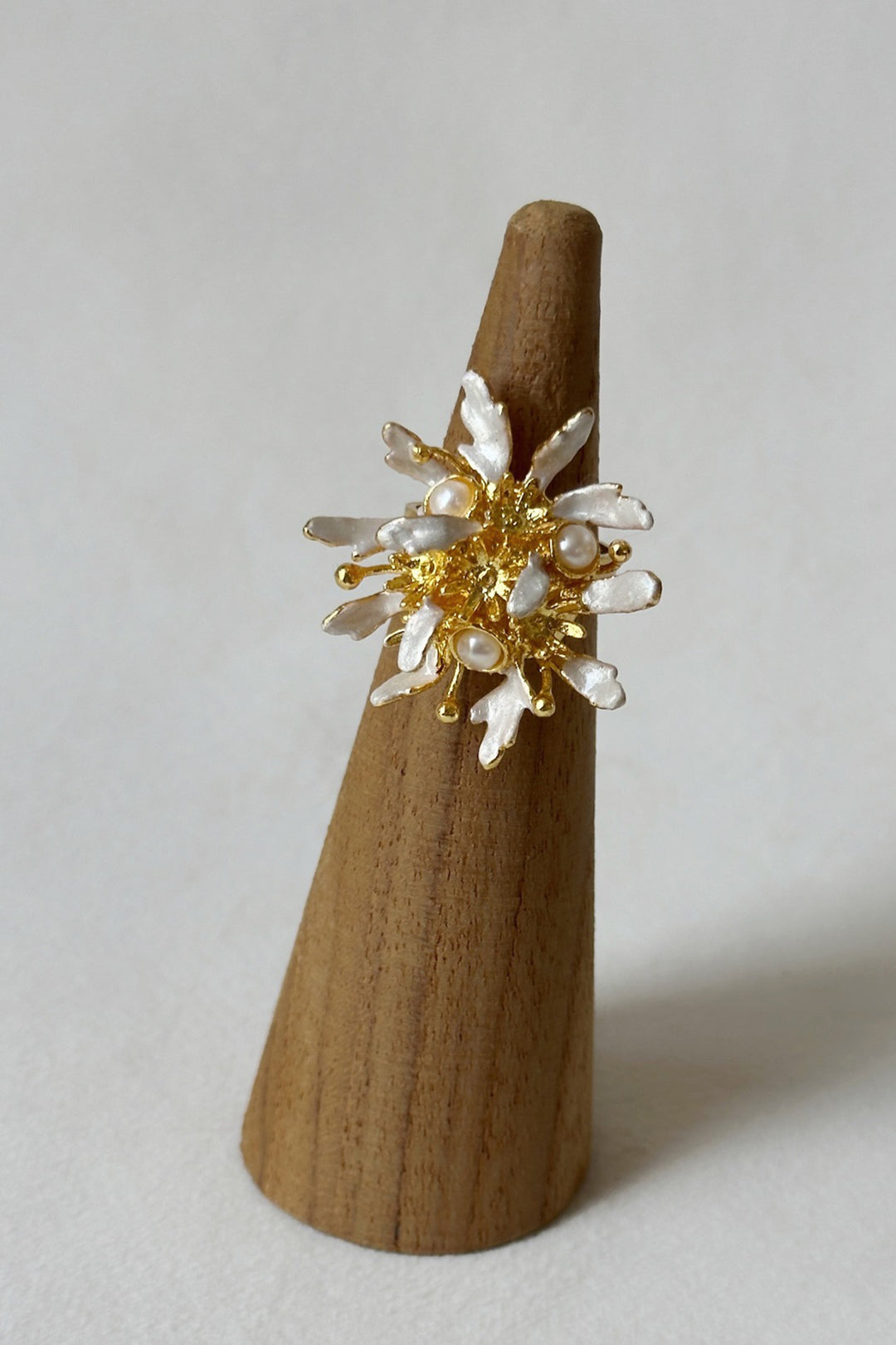 Figmenterie Flowerburst Ring