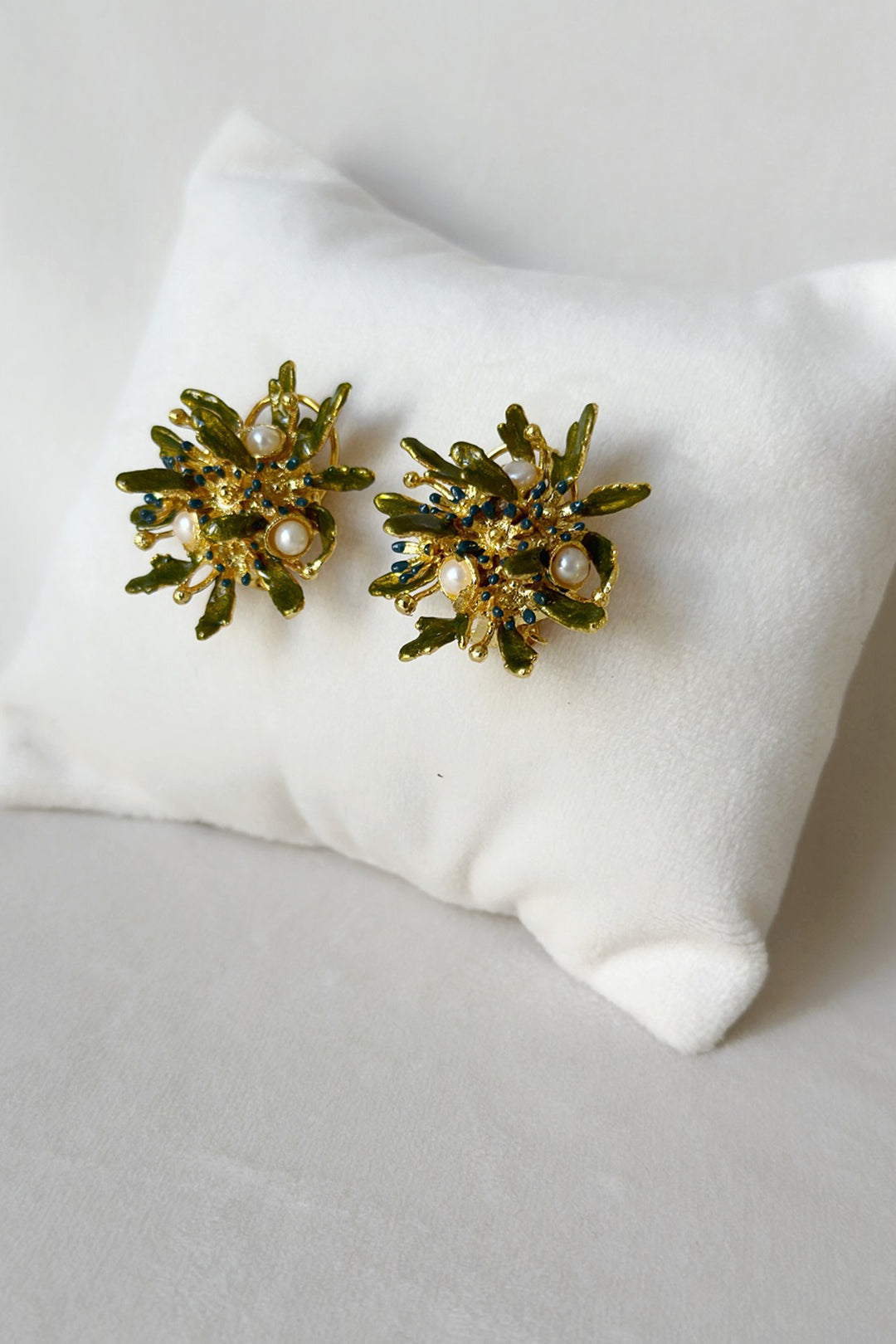Figmenterie Wild Flower Bouquet Studs