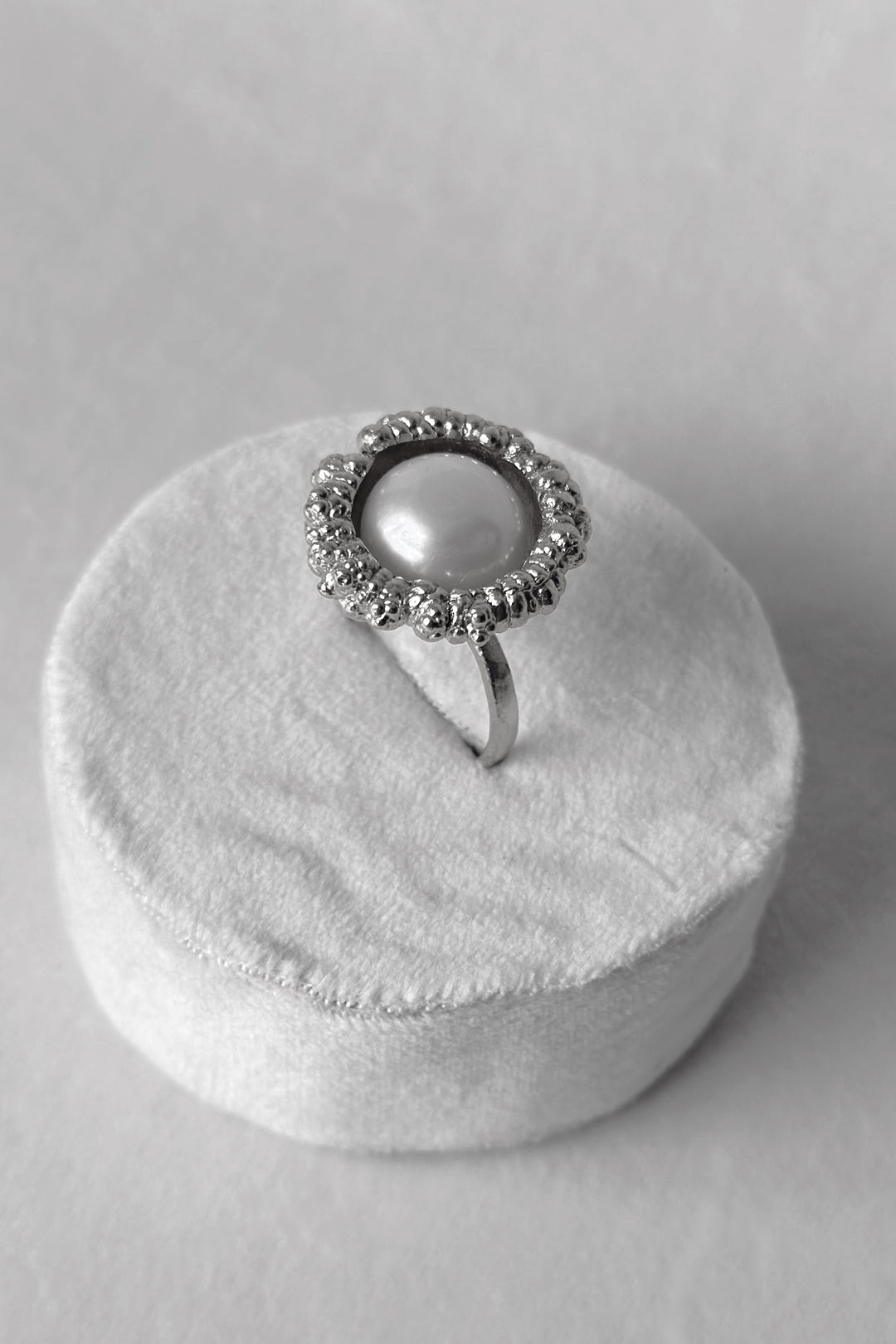 Figmenterie Pearl Cup Studs