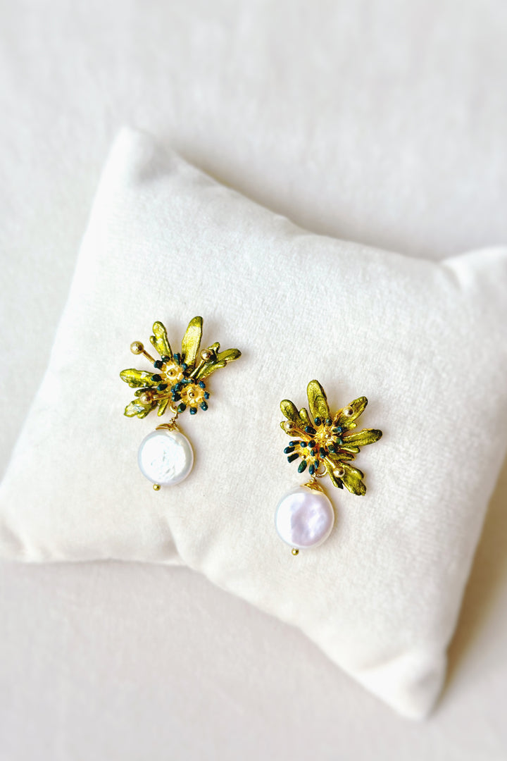 Figmenterie Flowerburst Pearl Drop Studs