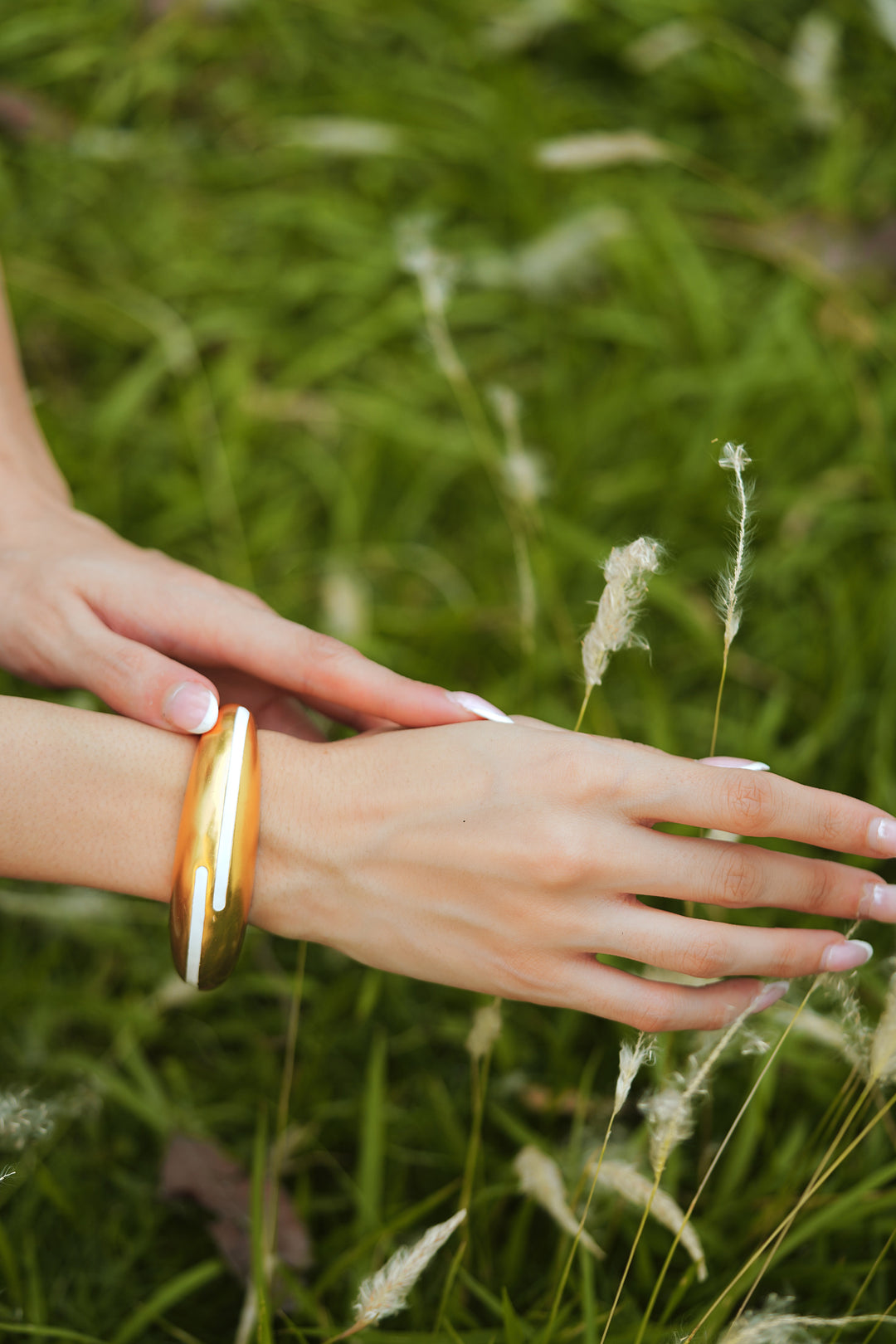 Circlet White Enamel Gold Bangle