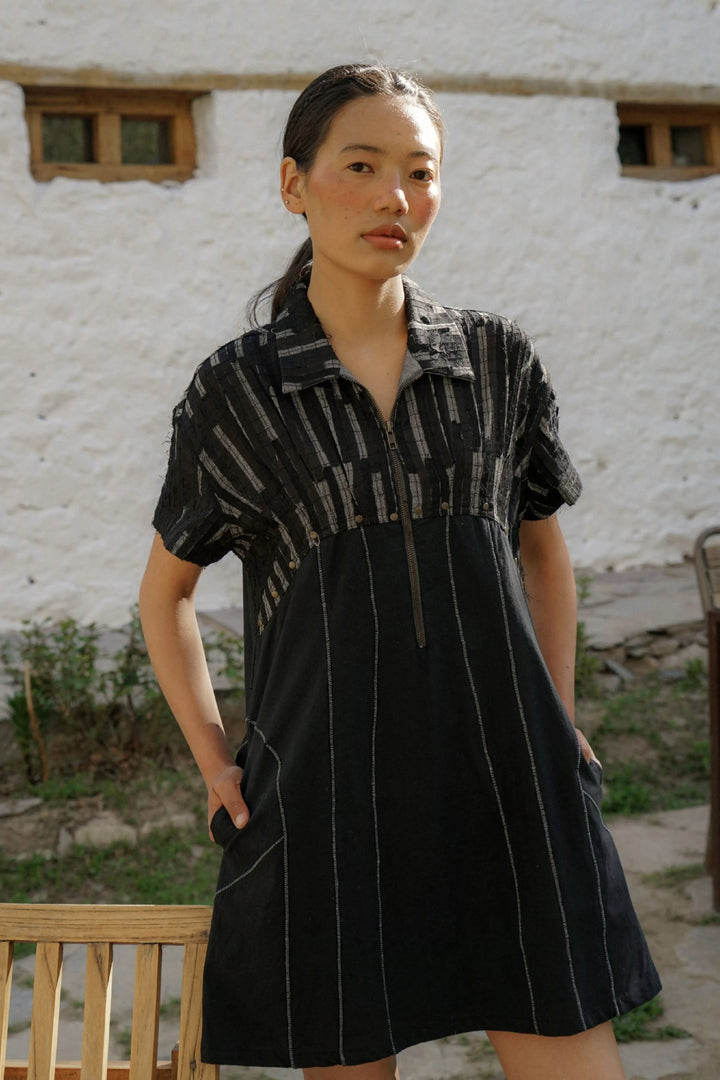 Hunder Textured Dress – Noir
