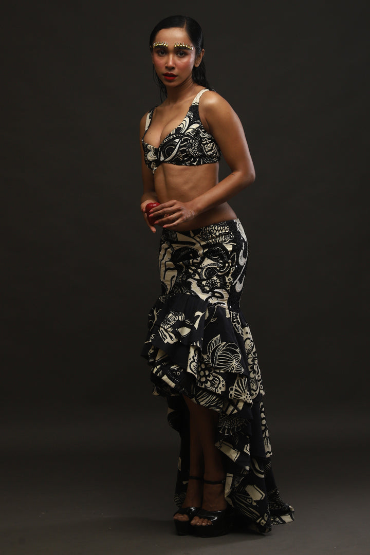 SLEEVELESS BLOUSE