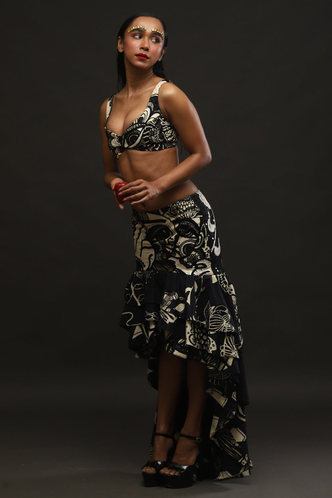SLEEVELESS BLOUSE