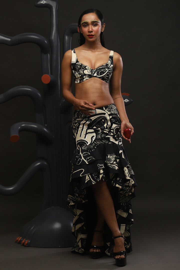 SLEEVELESS BLOUSE