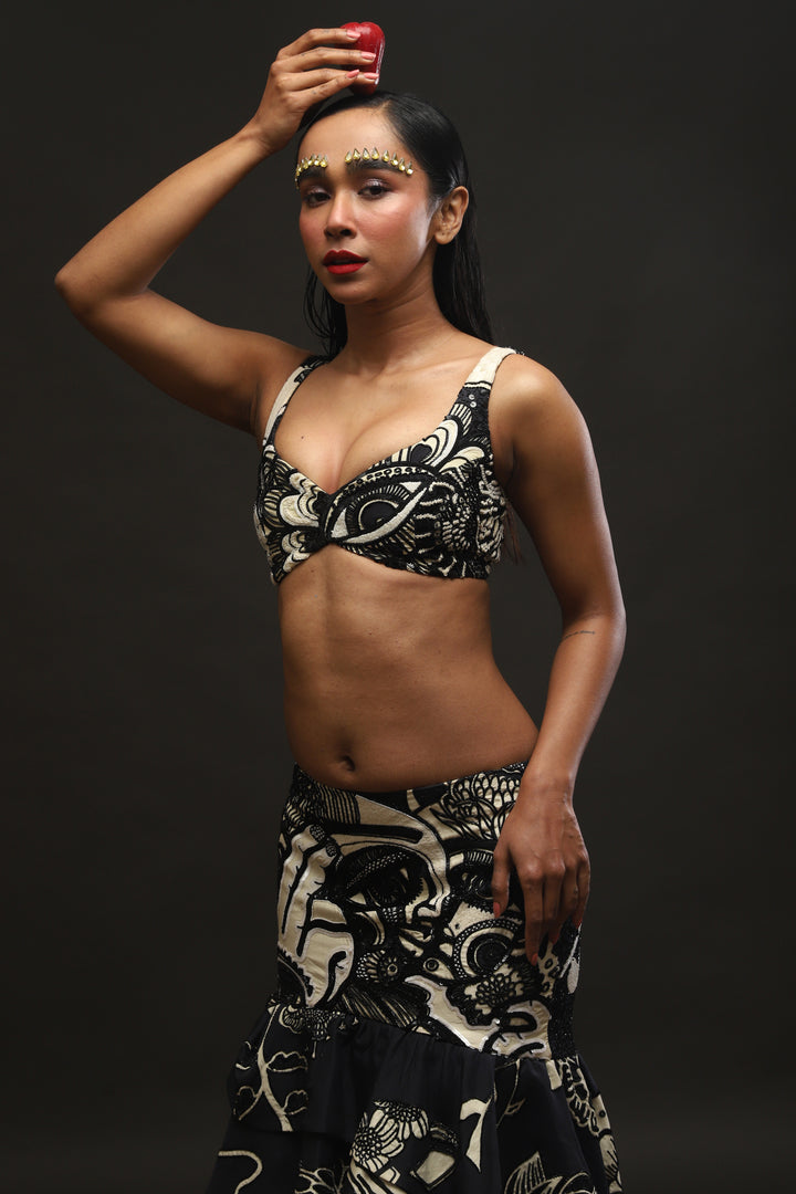 SLEEVELESS BLOUSE