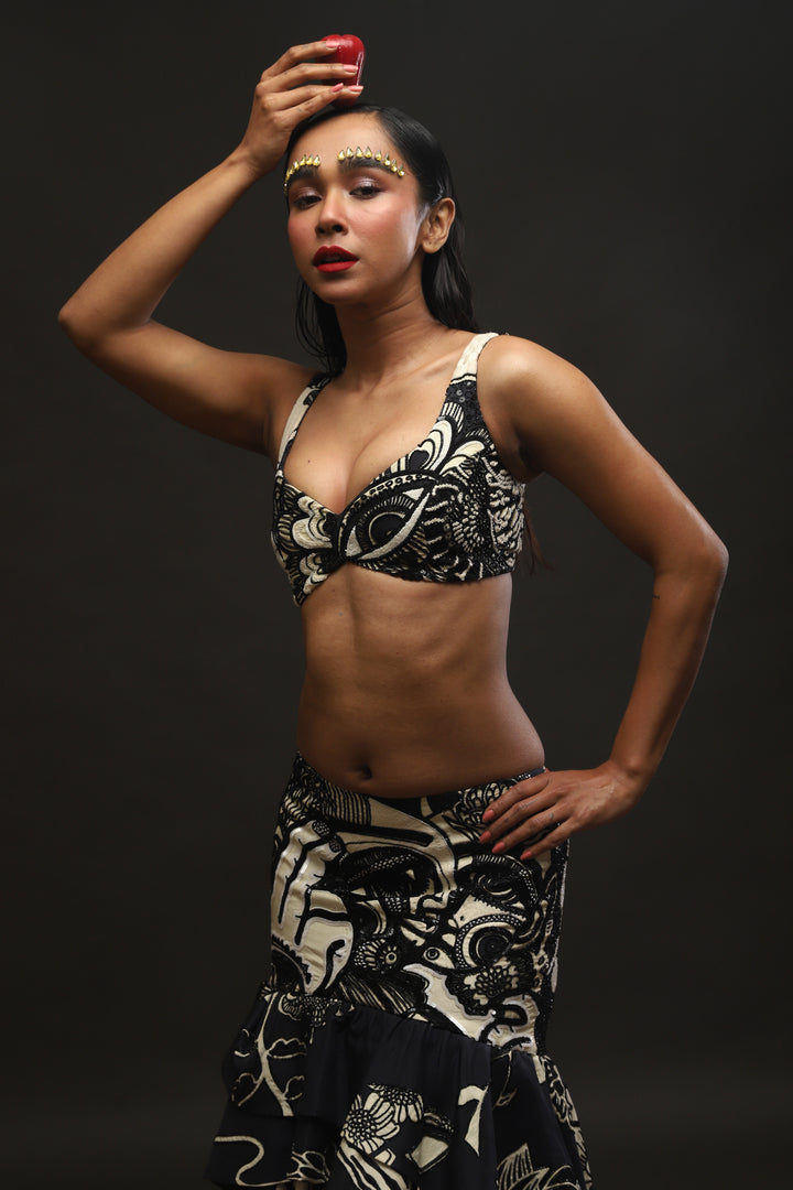 SLEEVELESS BLOUSE