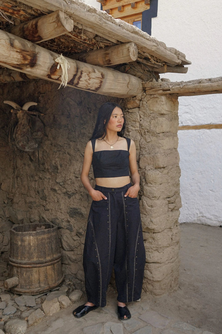 Likir Embroidered Barrel Trousers – Noir