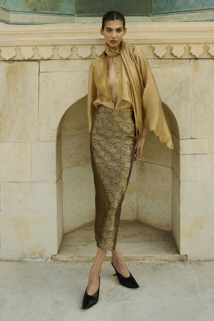 GOLDEN BLUR PAIRED WITH  BROCADE BULLET