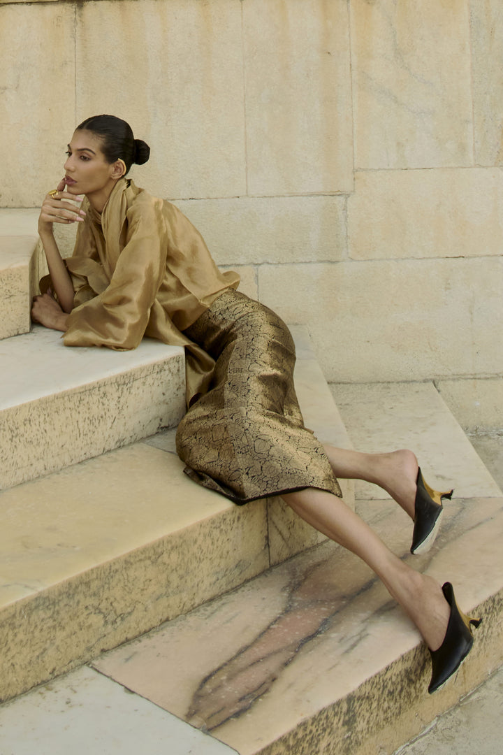 GOLDEN BLUR PAIRED WITH  BROCADE BULLET