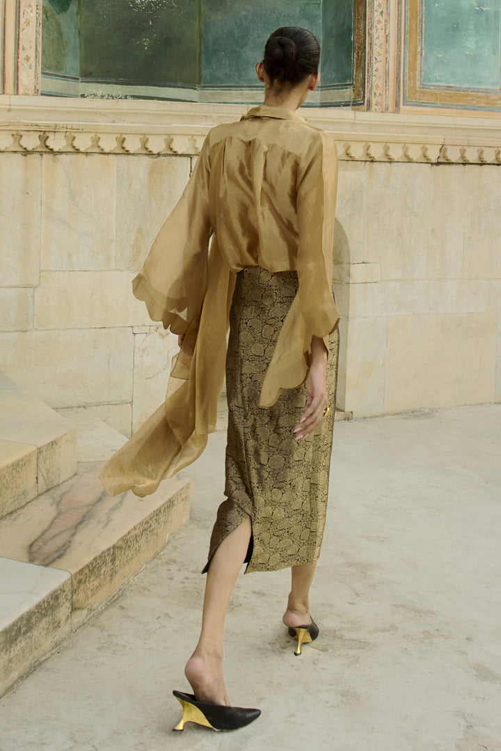 GOLDEN BLUR PAIRED WITH  BROCADE BULLET
