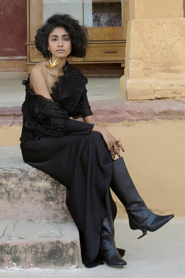 ALAYA TOP WITH SIGNATURE SKIRT