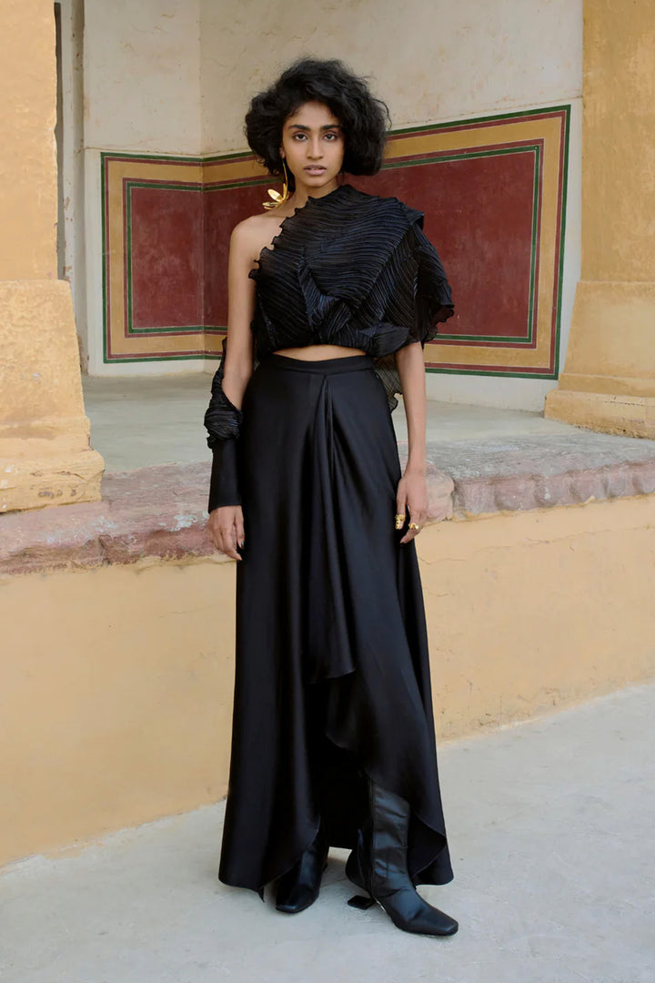 ALAYA TOP WITH SIGNATURE SKIRT