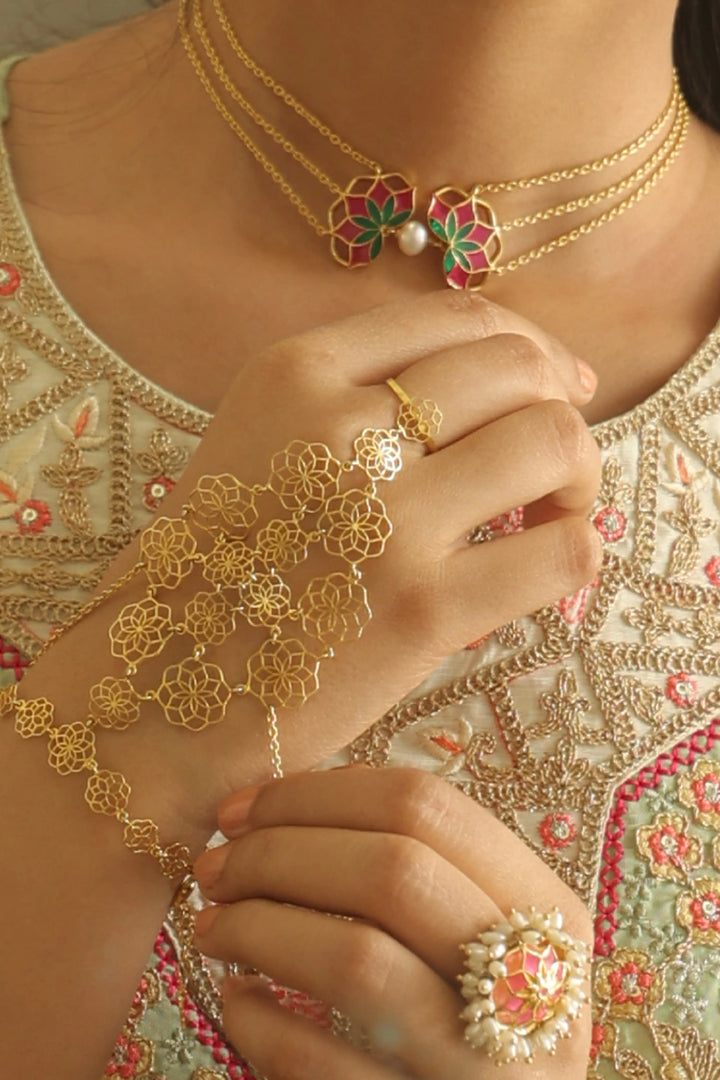 Gul Golden Haathphool