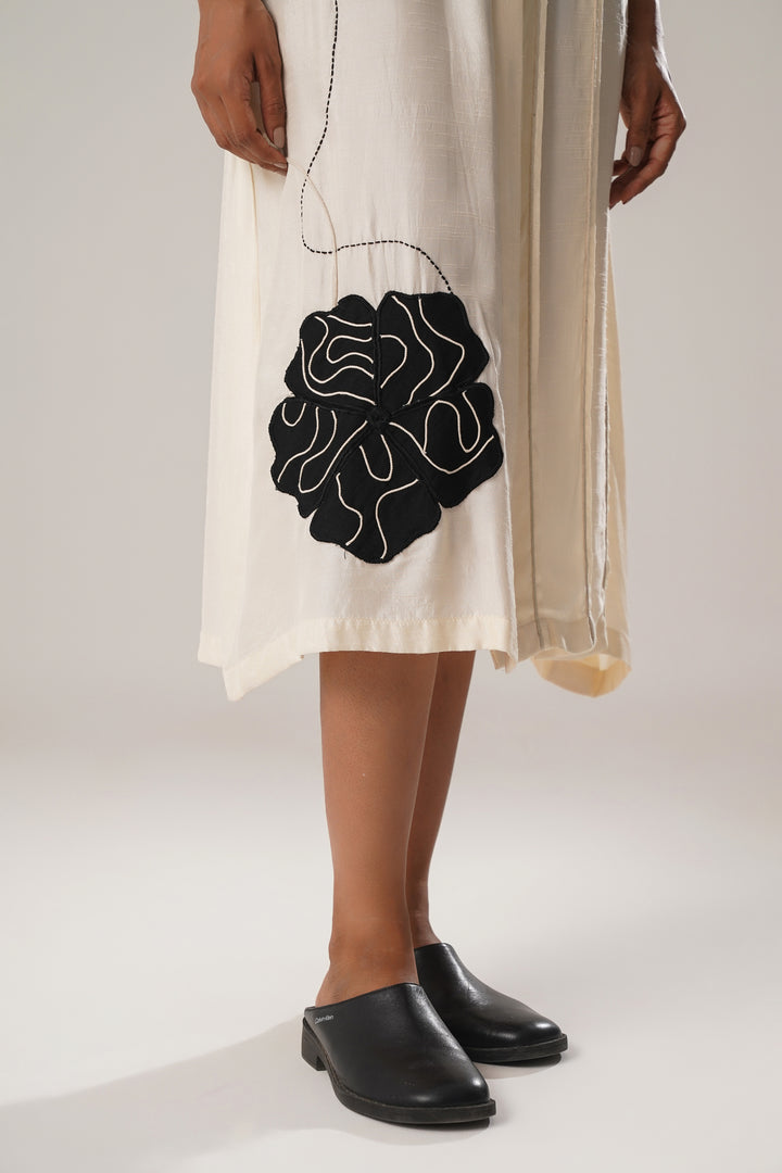 MJ PLEATED DRESS (WHITE)